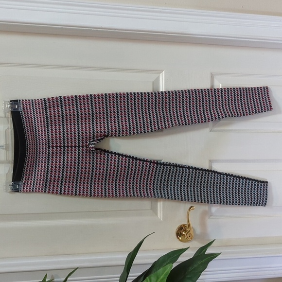 Fabletics Woman's Camryn Houndstooth Seamless Leggings Size Small - Picture 3 of 4